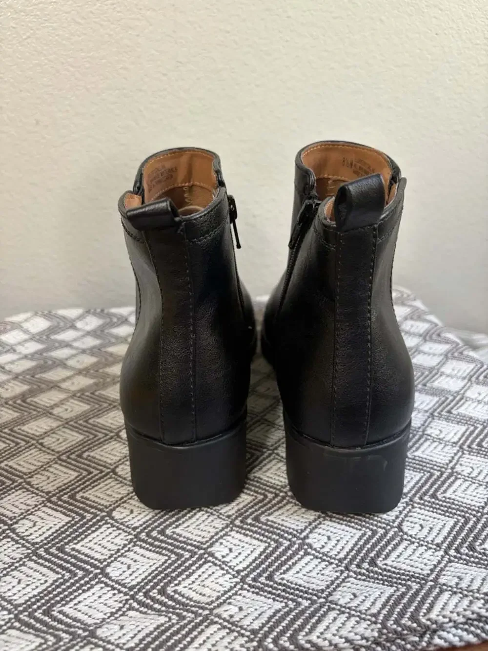 Eurosoft by Sofft Dallan Black Wedge Ankle Boots Size 8.5M Side Zip